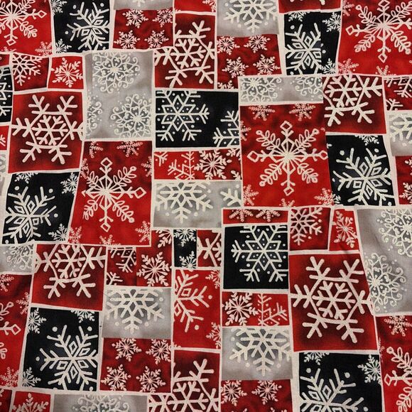 Peachessport Scrub Top Women’s Medium Short Sleeve Pullover Snowflakes Holidays - Picture 7 of 7